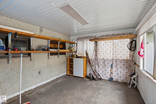 Sunroom attached to the garage - 8411 136 Avenue Nw, Edmonton, AB - 