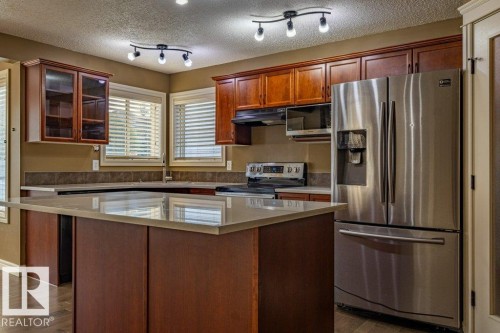 1115 117A Street Sw, Edmonton, AB - Indoor Photo Showing Kitchen