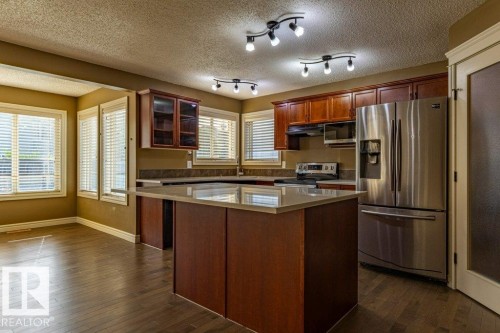 1115 117A Street Sw, Edmonton, AB - Indoor Photo Showing Kitchen