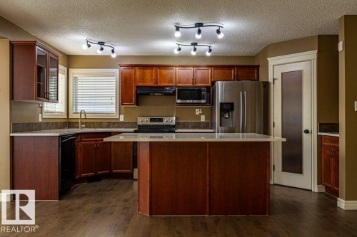 1115 117A Street Sw, Edmonton, AB - Indoor Photo Showing Kitchen