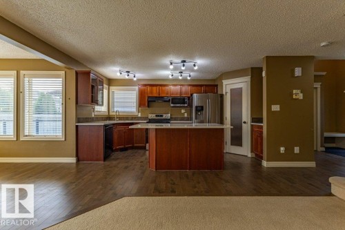 1115 117A Street Sw, Edmonton, AB - Indoor Photo Showing Kitchen