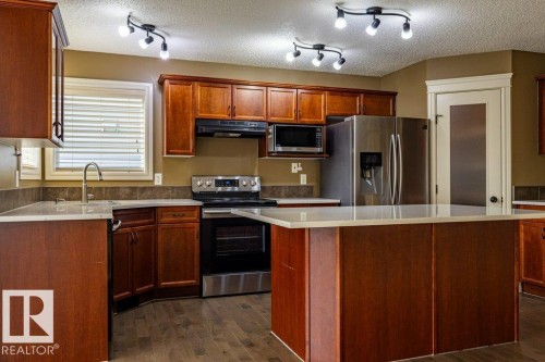 1115 117A Street Sw, Edmonton, AB - Indoor Photo Showing Kitchen