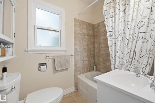 11612 110A Avenue Nw, Edmonton, AB - Indoor Photo Showing Bathroom