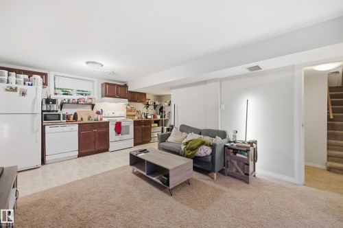 11612 110A Avenue Nw, Edmonton, AB - Indoor Photo Showing Kitchen