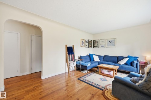 11612 110A Avenue Nw, Edmonton, AB - Indoor Photo Showing Living Room