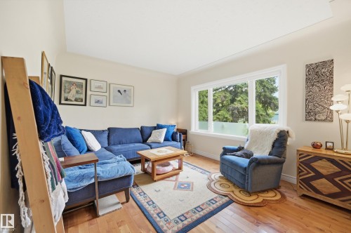 11612 110A Avenue Nw, Edmonton, AB - Indoor Photo Showing Living Room