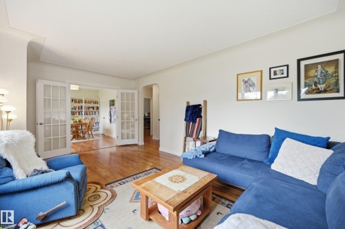 11612 110A Avenue Nw, Edmonton, AB - Indoor Photo Showing Living Room