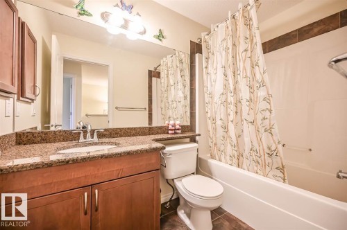 11425 14 Avenue Sw, Edmonton, AB - Indoor Photo Showing Bathroom