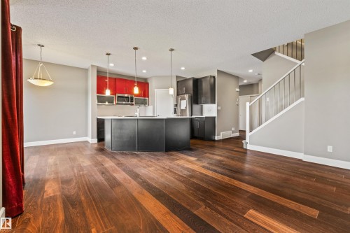 2808 Koshal Crescent Sw, Edmonton, AB - Indoor Photo Showing Kitchen With Upgraded Kitchen
