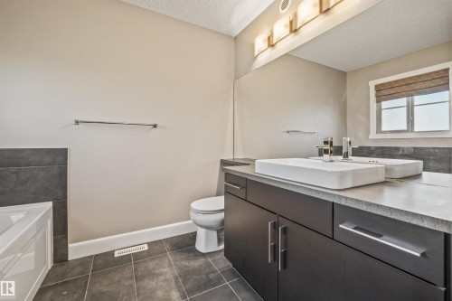 2808 Koshal Crescent Sw, Edmonton, AB - Indoor Photo Showing Bathroom