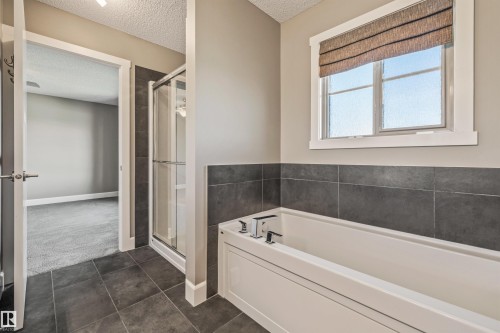 2808 Koshal Crescent Sw, Edmonton, AB - Indoor Photo Showing Bathroom