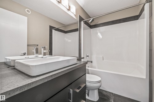 2808 Koshal Crescent Sw, Edmonton, AB - Indoor Photo Showing Bathroom