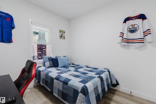 Single window with white trim, light wood-finish flooring, and white walls - 5320 Kimball Place Sw, Edmonton, AB - Indoor Photo Showing Bedroom