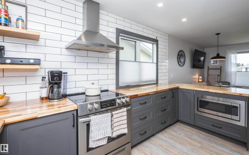 10339 108 Avenue, Westlock, AB - Indoor Photo Showing Kitchen With Upgraded Kitchen