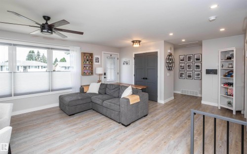 10339 108 Avenue, Westlock, AB - Indoor Photo Showing Living Room