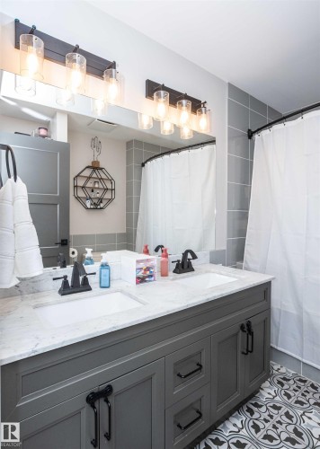 10339 108 Avenue, Westlock, AB - Indoor Photo Showing Bathroom