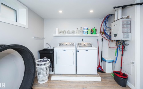 10339 108 Avenue, Westlock, AB - Indoor Photo Showing Laundry Room