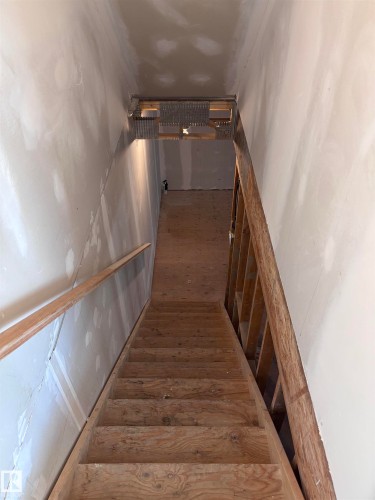 2740 Blatchford Road Nw, Edmonton, AB - Indoor Photo Showing Other Room