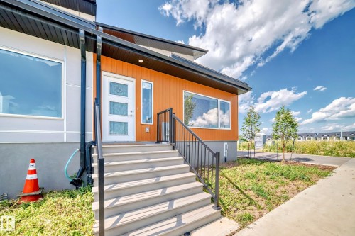 2740 Blatchford Road Nw, Edmonton, AB - Outdoor