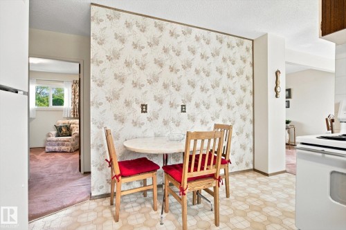 16111 88A Avenue Nw, Edmonton, AB - Indoor Photo Showing Dining Room