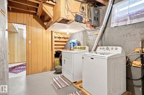 16111 88A Avenue Nw, Edmonton, AB - Indoor Photo Showing Laundry Room