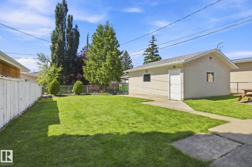 16111 88A Avenue Nw, Edmonton, AB - Outdoor