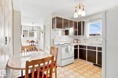 16111 88A Avenue Nw, Edmonton, AB - Indoor