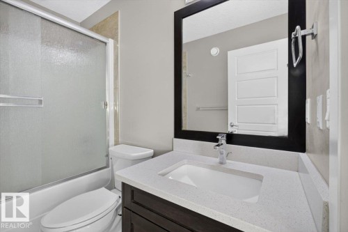 2005 15 Avenue Nw, Edmonton, AB - Indoor Photo Showing Bathroom