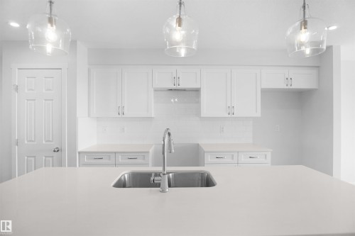 106 Juniper Wynd, Fort Saskatchewan, AB - Indoor Photo Showing Kitchen