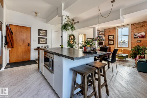 #203 10141 95 St Nw, Edmonton, AB - Indoor