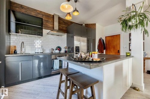 #203 10141 95 St Nw, Edmonton, AB - Indoor