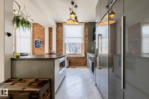 #203 10141 95 St Nw, Edmonton, AB - Indoor
