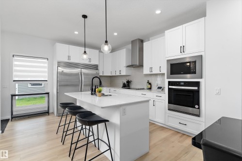 17818 70A Street Nw, Edmonton, AB - Indoor Photo Showing Kitchen With Upgraded Kitchen