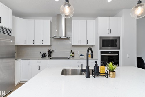 17818 70A Street Nw, Edmonton, AB - Indoor Photo Showing Kitchen