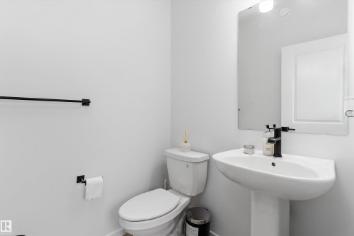17818 70A Street Nw, Edmonton, AB - Indoor Photo Showing Bathroom