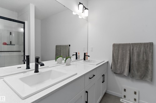 17818 70A Street Nw, Edmonton, AB - Indoor Photo Showing Bathroom