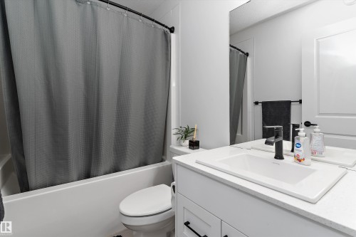 17818 70A Street Nw, Edmonton, AB - Indoor Photo Showing Bathroom