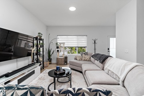 17818 70A Street Nw, Edmonton, AB - Indoor Photo Showing Living Room
