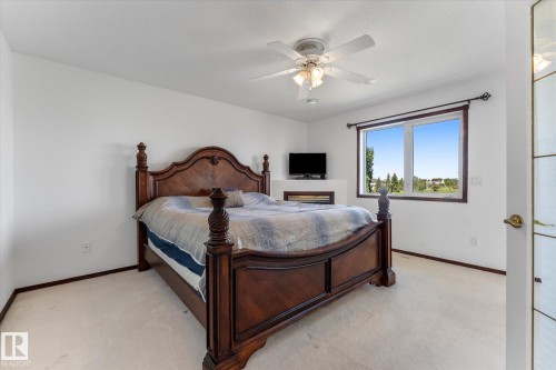 488 Klarvatten Lake Wynd Nw, Edmonton, AB - Indoor Photo Showing Bedroom