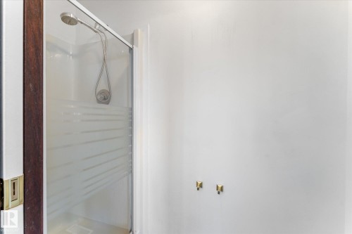 488 Klarvatten Lake Wynd Nw, Edmonton, AB - Indoor Photo Showing Bathroom
