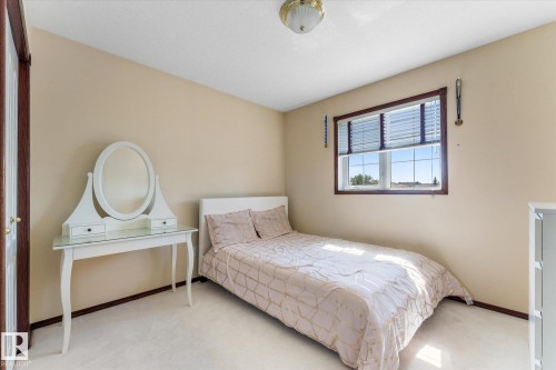 488 Klarvatten Lake Wynd Nw, Edmonton, AB - Indoor Photo Showing Bedroom