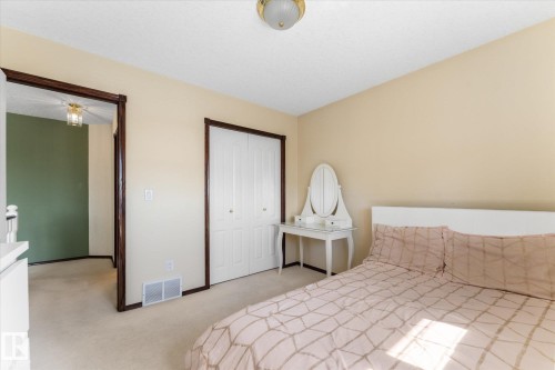 488 Klarvatten Lake Wynd Nw, Edmonton, AB - Indoor Photo Showing Bedroom