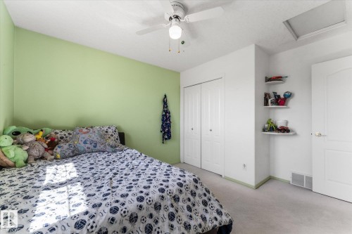 488 Klarvatten Lake Wynd Nw, Edmonton, AB - Indoor Photo Showing Bedroom