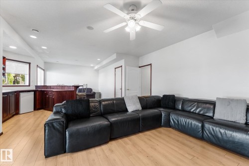 488 Klarvatten Lake Wynd Nw, Edmonton, AB - Indoor Photo Showing Living Room
