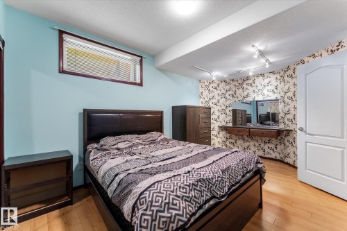 488 Klarvatten Lake Wynd Nw, Edmonton, AB - Indoor Photo Showing Bedroom