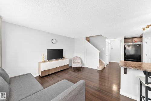 3920 6 Street Nw, Edmonton, AB - Indoor Photo Showing Living Room