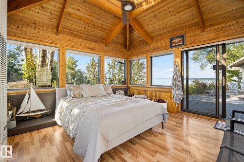 139 Silver Beach Road, Rural Wetaskiwin County, AB - Indoor Photo Showing Bedroom