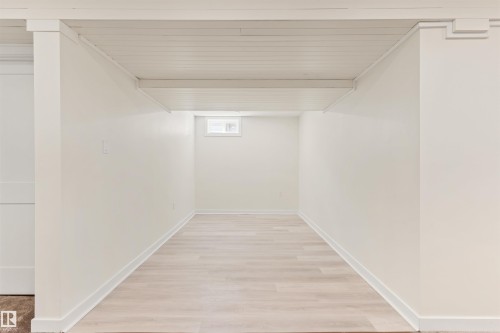 9328 168 Street Nw, Edmonton, AB - Indoor