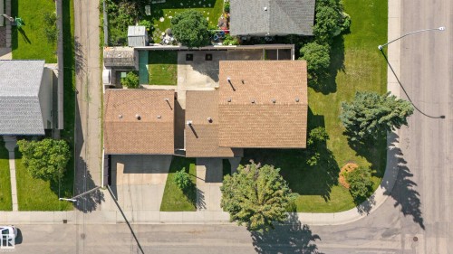 9328 168 Street Nw, Edmonton, AB - Outdoor