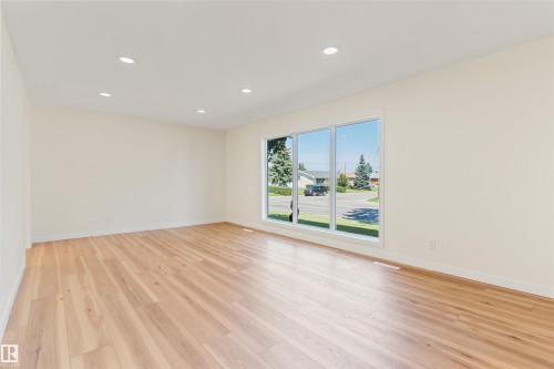 9328 168 Street Nw, Edmonton, AB - Indoor Photo Showing Other Room